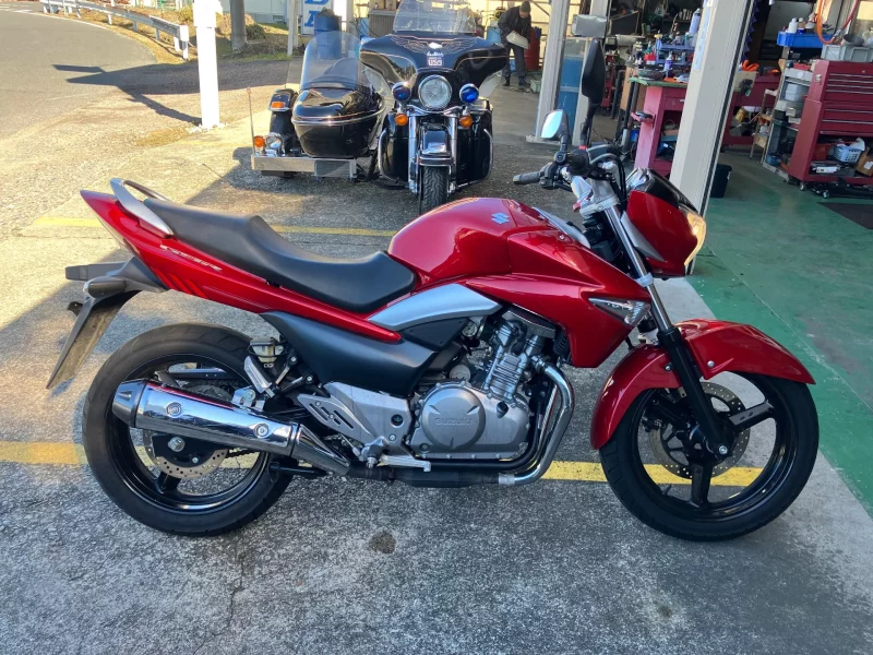 Suzuki GSR250 лот № 00184 оценка 4  с аукциона в Японии