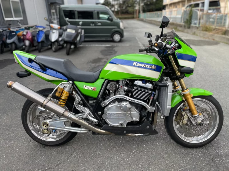 Kawasaki ZRX1100 лот № 02151 оценка 4  с аукциона в Японии