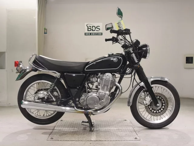 Yamaha SR400-3 лот № 5196 оценка 4  с аукциона в Японии