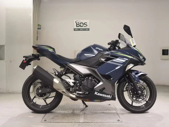 Kawasaki NINJA400-2 лот № 5045 оценка 5  с аукциона в Японии