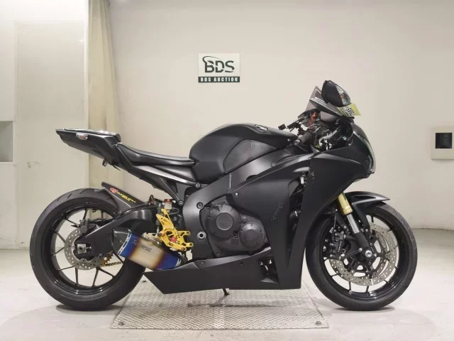 Honda CBR1000RR лот № 7585 оценка 4  с аукциона в Японии