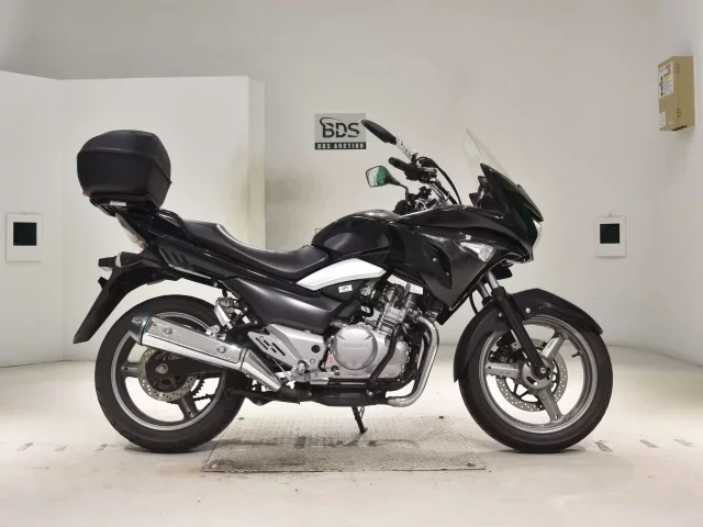 Suzuki GSR250