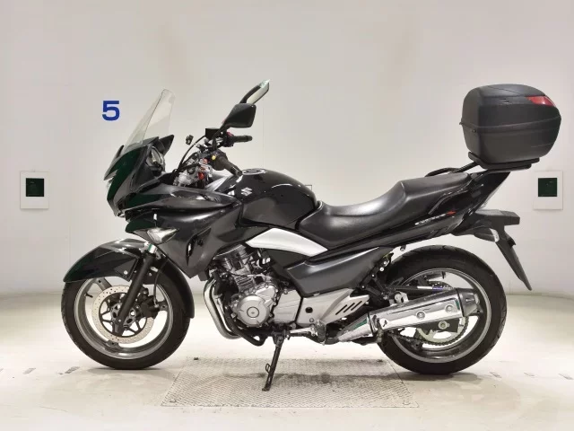 Suzuki GSR250