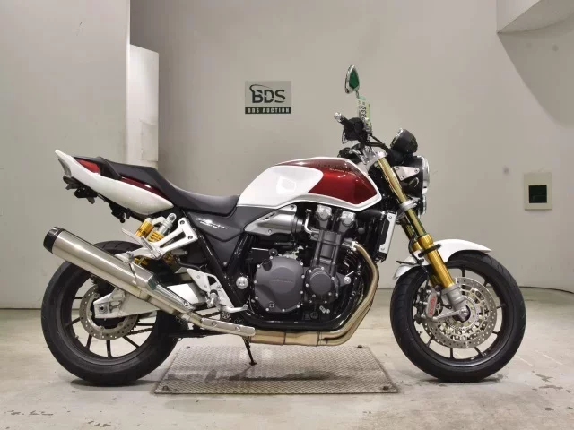Honda CB1300SF-3SP лот № 2639 оценка 8  с аукциона в Японии