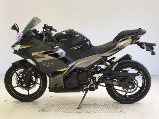 Kawasaki NINJA400-2