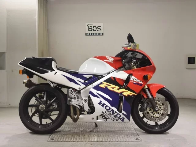 Honda RVF400 лот № 7626 оценка 4  с аукциона в Японии