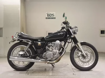 Yamaha SR400-3