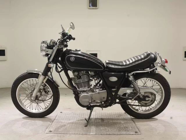Yamaha SR400-3