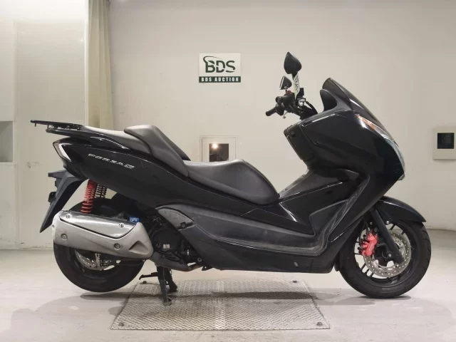 Honda FORZA лот № 7543 оценка 4  с аукциона в Японии