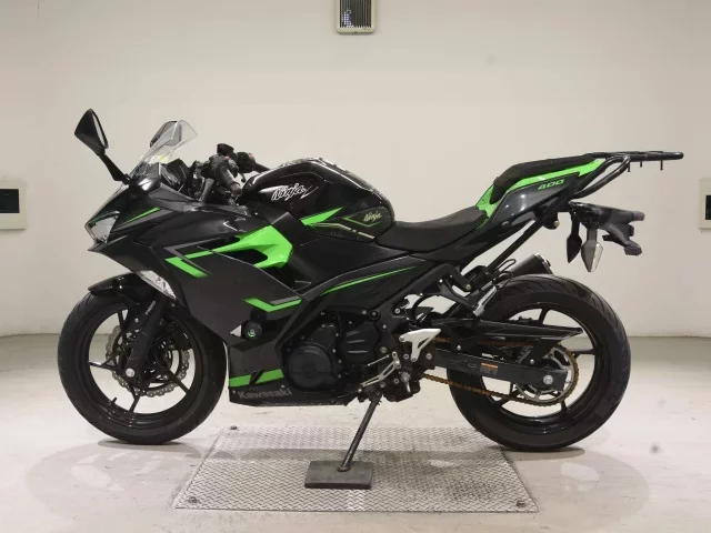 Kawasaki NINJA400-2