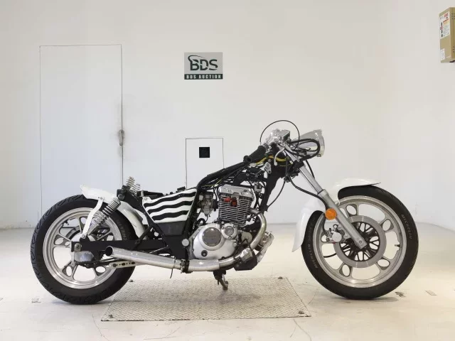 Suzuki GZ125HS