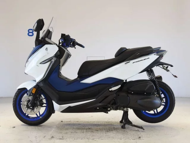 Honda FORZA -4