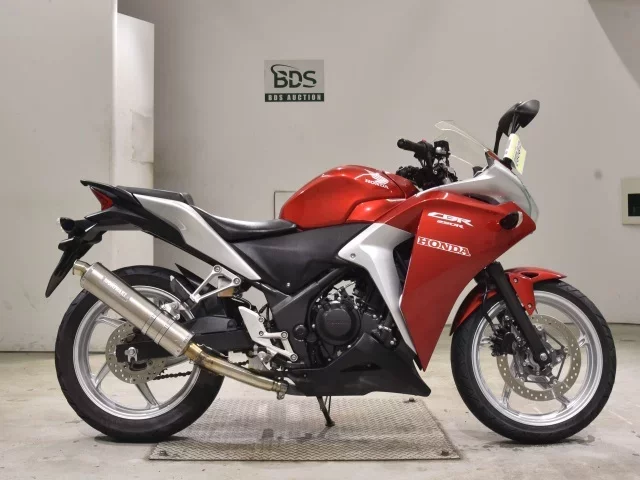 Honda CBR250R лот № 2606 оценка 5  с аукциона в Японии
