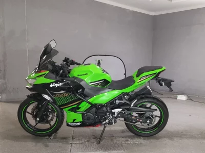 Kawasaki NINJA400 лот № 7070 оценка 4  с аукциона в Японии 2