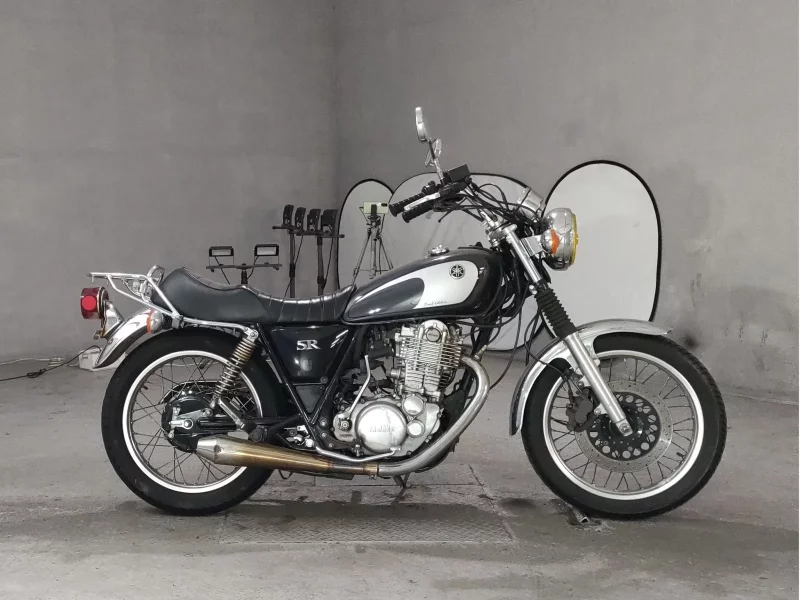 Yamaha SR400-1