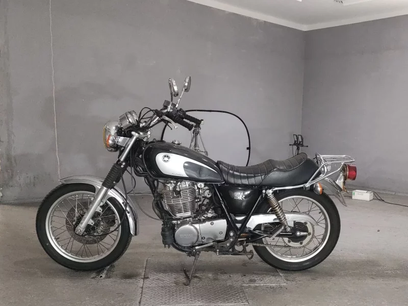 Yamaha SR400-1