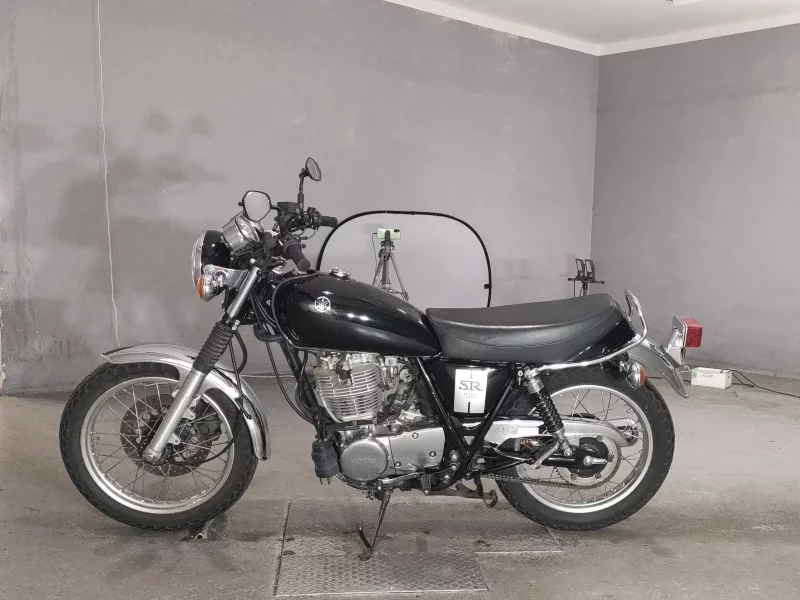 Yamaha SR400-1