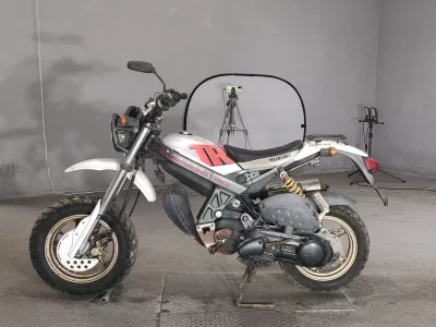 Suzuki STREET MAGIC