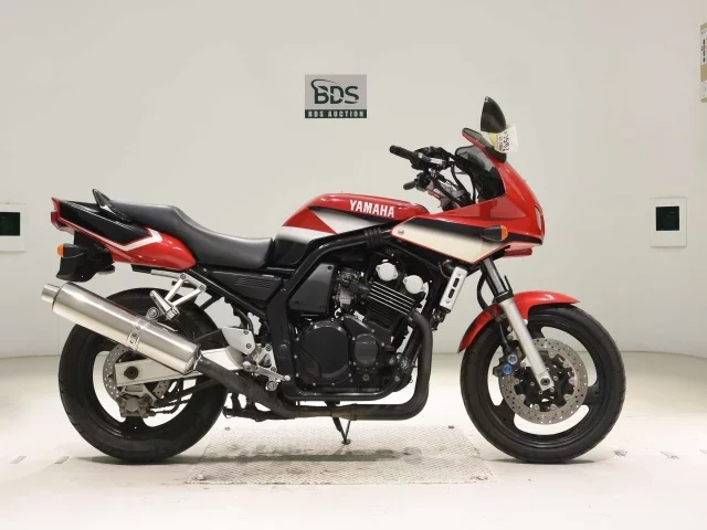 Yamaha FZS600 FEATHER лот № 7953 оценка 4  с аукциона в Японии