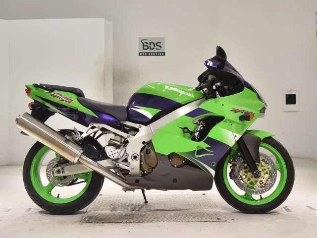 Kawasaki ZX-9R лот № 0304 оценка 4  с аукциона в Японии