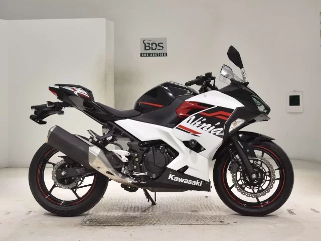 Kawasaki NINJA400-2 лот № 0388 оценка 4  с аукциона в Японии