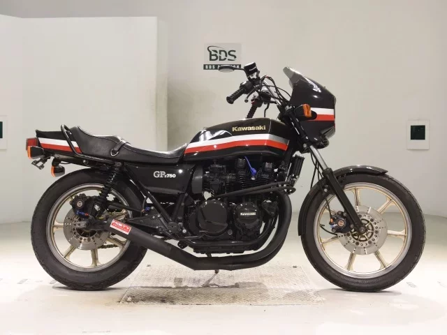 Kawasaki Z750GP лот № 7744 оценка 4  с аукциона в Японии