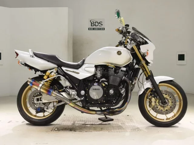 Yamaha XJR1300 лот № 7796 оценка 4  с аукциона в Японии