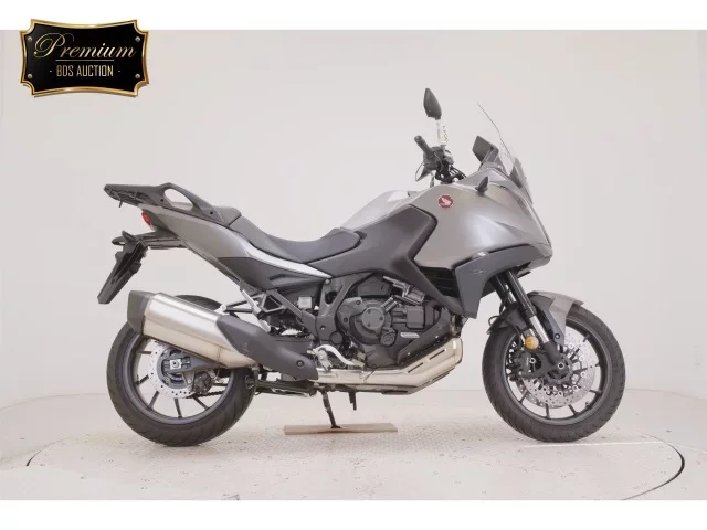 Honda NT1100 лот № 0043 оценка 5  с аукциона в Японии