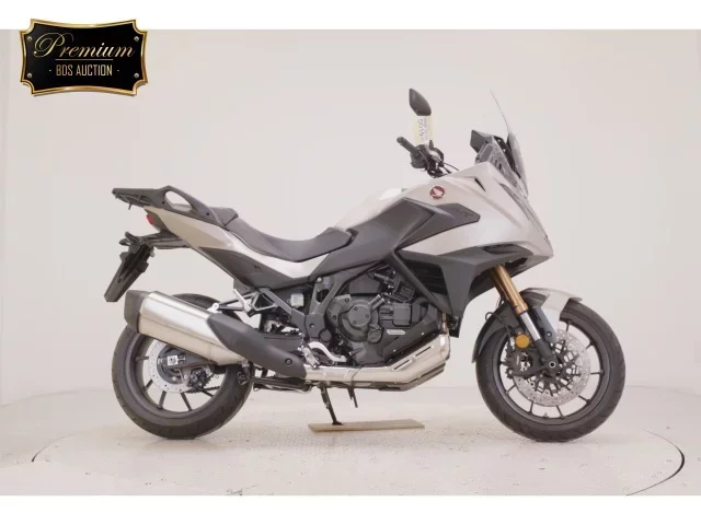 Honda NT1100 лот № 0019 оценка 8  с аукциона в Японии