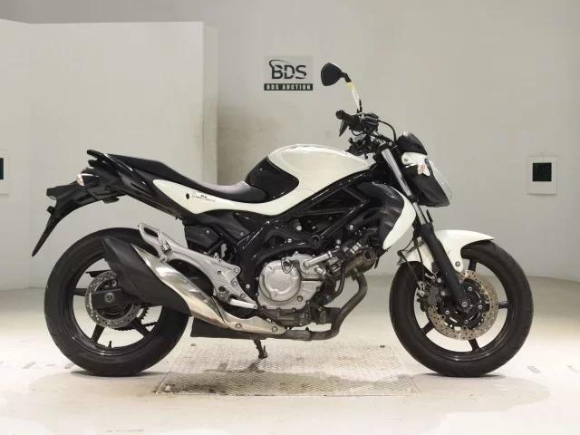 Suzuki GLADIUS650 ABS лот № 7799 оценка 4  с аукциона в Японии
