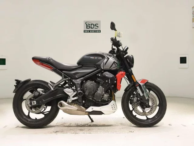Triumph  TRIDENT 660 лот № 0210 оценка 4  с аукциона в Японии