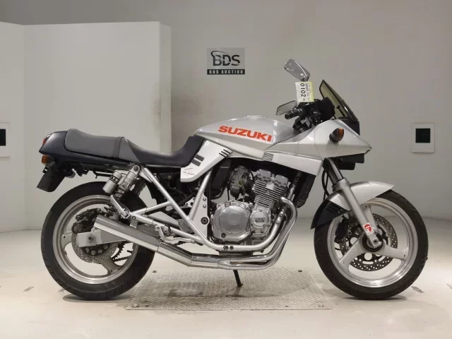 Suzuki GSX250 KATANA лот № 0102 оценка 4  с аукциона в Японии