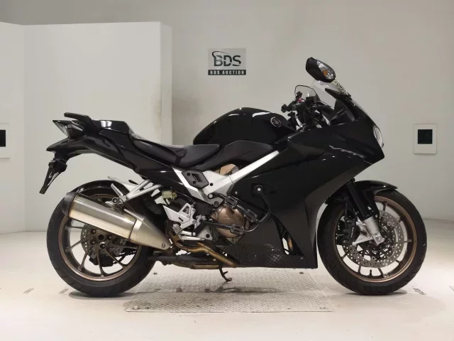 Honda VFR800F лот № 0390 оценка 4  с аукциона в Японии