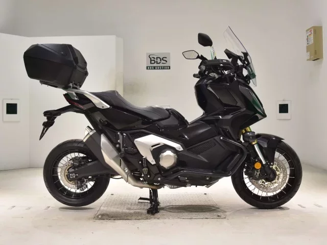 Honda X-ADV750-2 лот № 0186 оценка 5  с аукциона в Японии