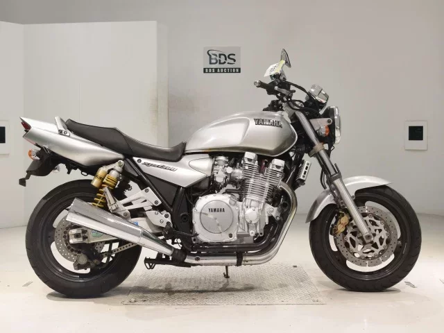 Yamaha XJR1300 лот № 2832 оценка 4  с аукциона в Японии