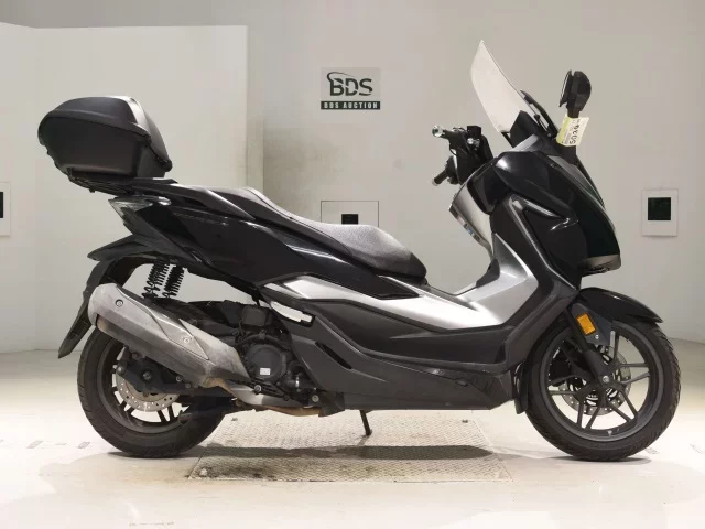 Honda FORZA -4 лот № 5039 оценка 4  с аукциона в Японии
