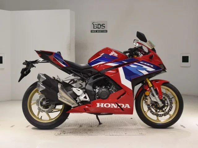 Honda CBR250RR-2A лот № 0162 оценка 6  с аукциона в Японии