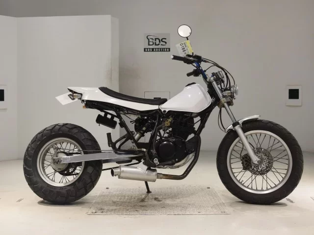 Yamaha TW200-2 лот № 0166 оценка 4  с аукциона в Японии