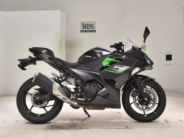 Kawasaki NINJA250-2 лот № 2761 оценка 7  с аукциона в Японии