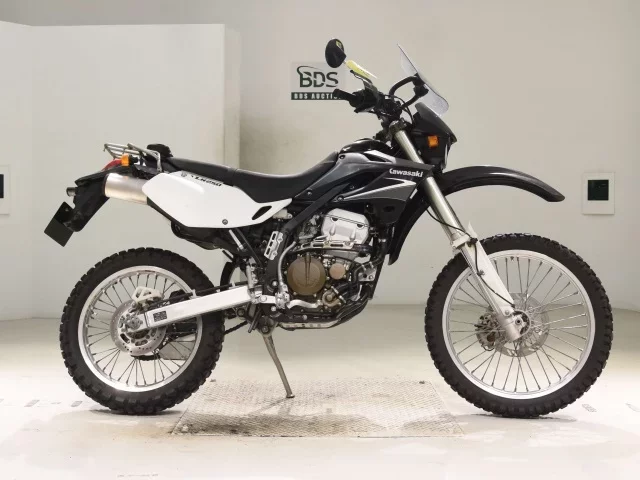 Kawasaki KLX250 лот № 2881 оценка 4  с аукциона в Японии