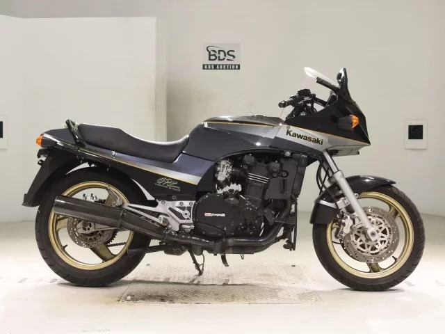 Kawasaki GPZ900R