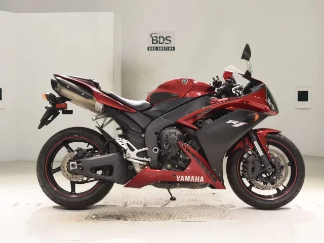 Yamaha YZF-R1 лот № 5266 оценка 4  с аукциона в Японии