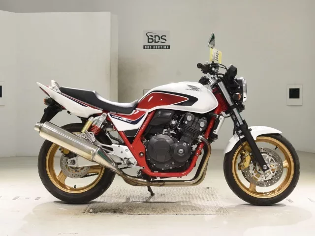 Honda CB400SFV-4 лот № 2842 оценка 4  с аукциона в Японии