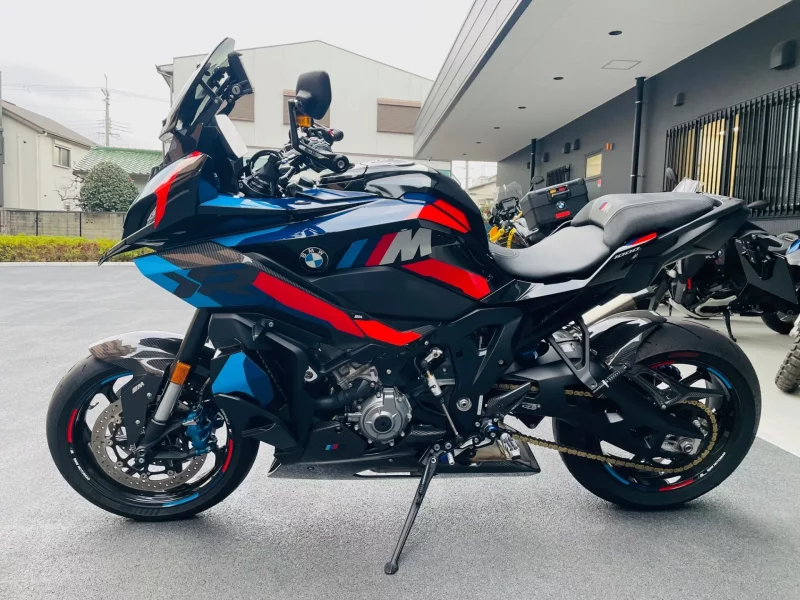 BMW BMW M1000XR