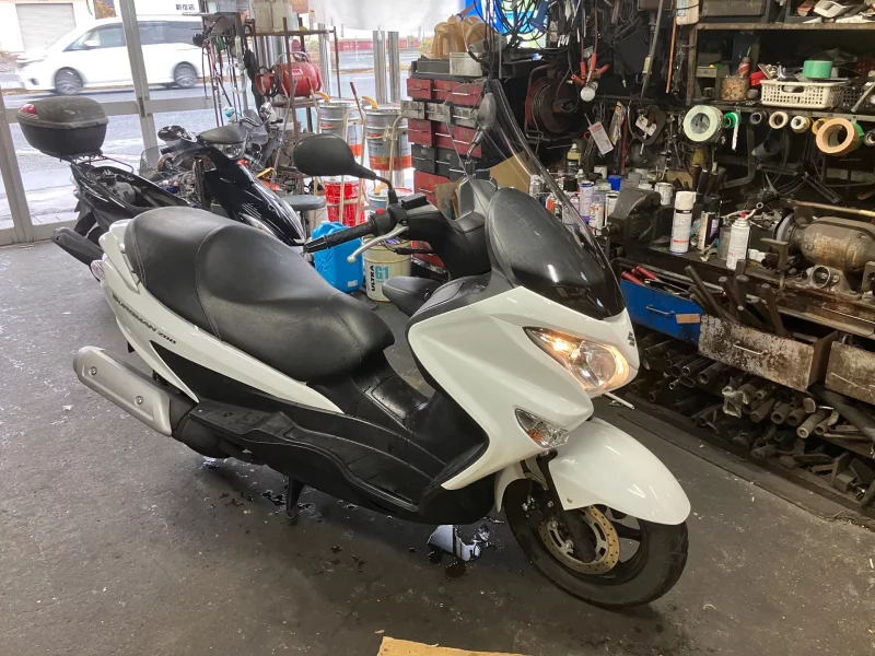 Suzuki BURGMAN200 лот № 04025 оценка 4  с аукциона в Японии