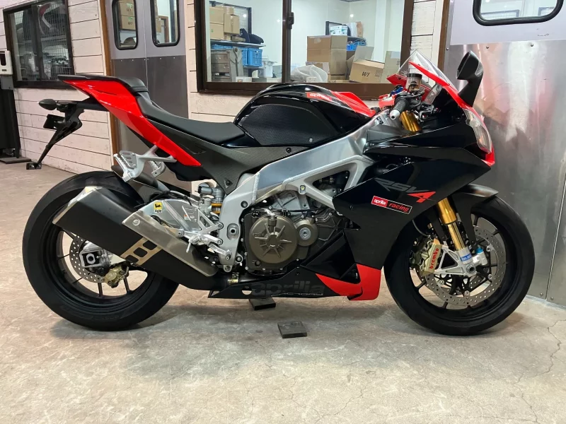 Aprilia  RSV4 FACTORY лот № 00070 оценка 5  с аукциона в Японии