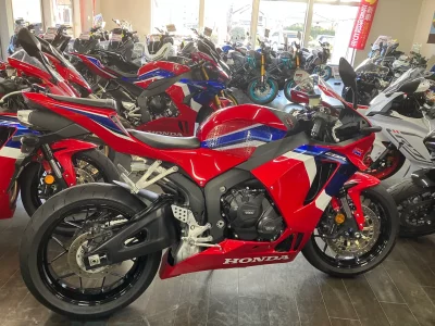 Honda CBR600RR лот № 04046 оценка 5  с аукциона в Японии 2