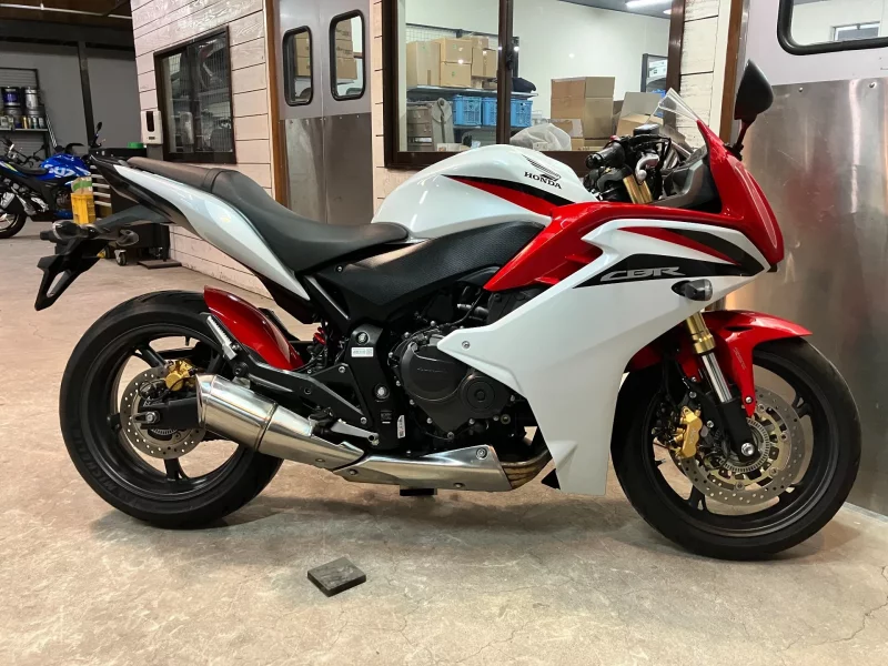 Honda CBR600F лот № 00077 оценка 4  с аукциона в Японии