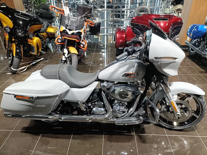 Harley-Davidson HARLEY FLHX1580 лот № 04087 оценка 8  с аукциона в Японии