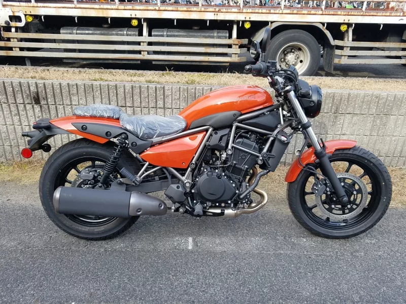 Kawasaki ELIMINATOR 400-1